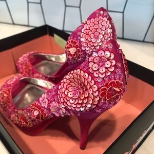 NWT Nina Hot Pink Satin/Sequin Floral Pumps
